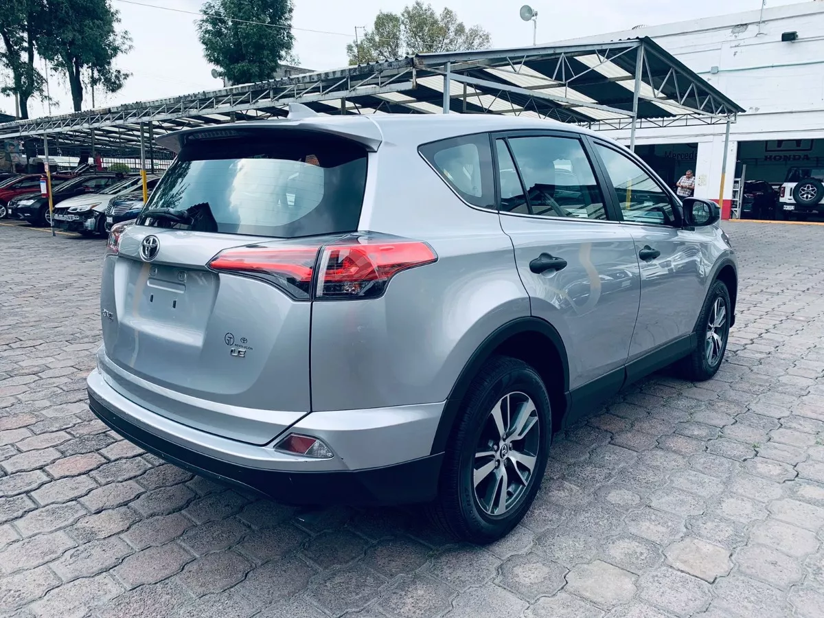 Toyota RAV4 2.5 Le At 2017
